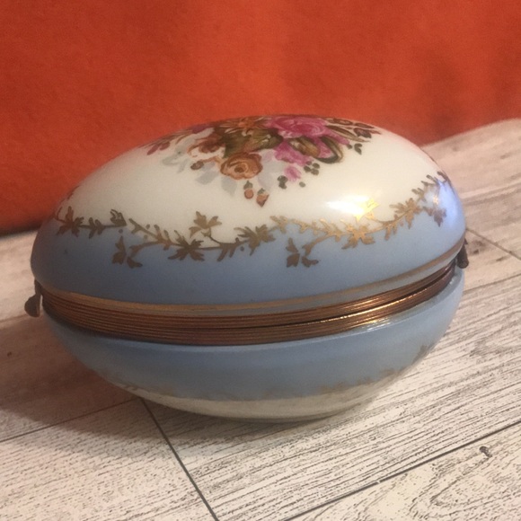 Vintage Handpainted Egg shaped trinket box - Picture 4 of 7